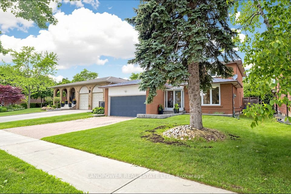 317 Paisley Boulevard W, Mississauga, ON L5B 2S7 – photo 3