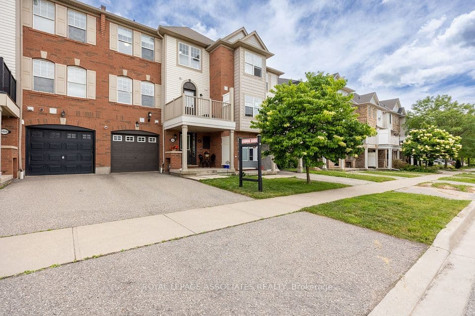 3123 Stornoway Circle, Oakville, ON L6M 5H9 – photo 3
