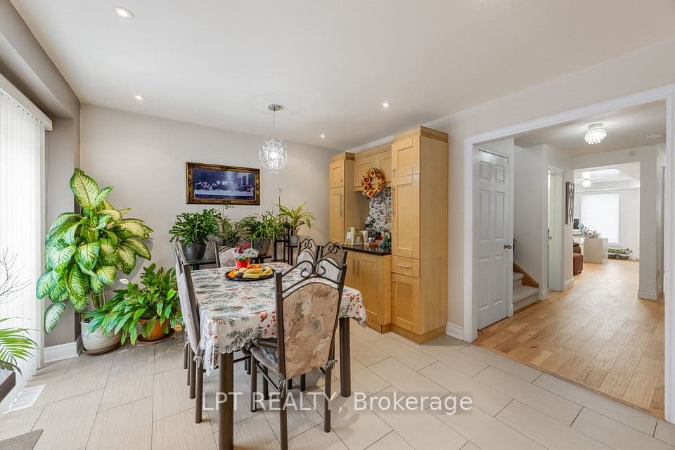 3040 Bentley Drive, Mississauga, ON L5M 6W2 – photo 2