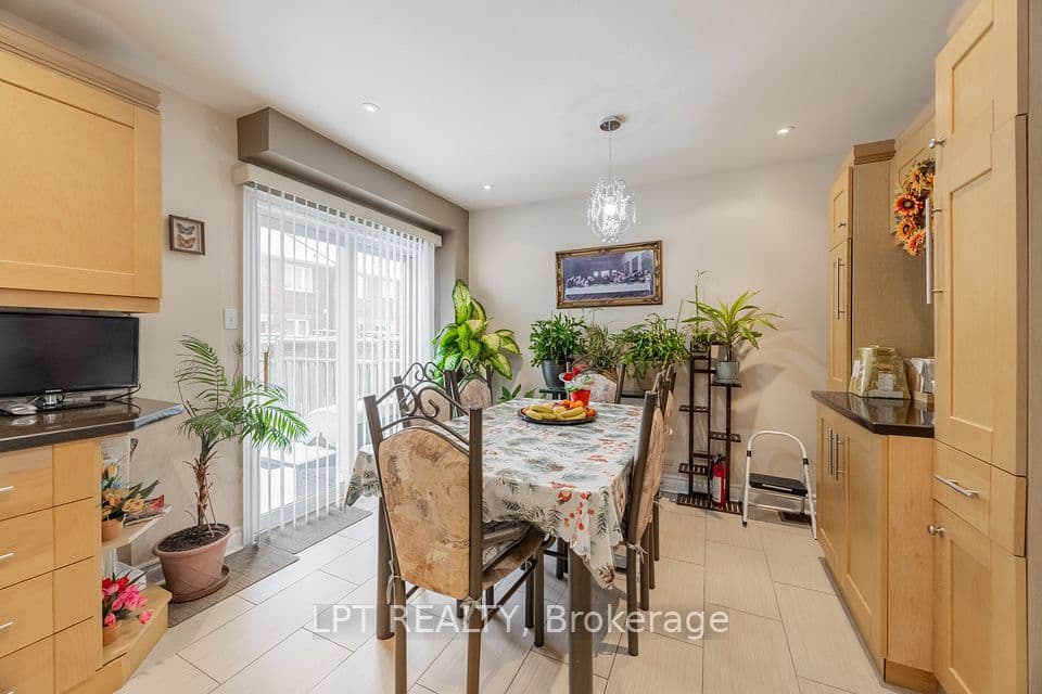3040 Bentley Drive, Mississauga, ON L5M 6W2 – photo 3