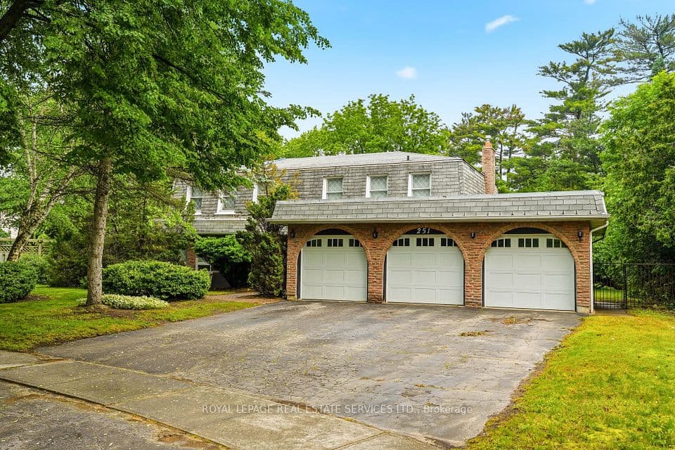 251 Dolphin Court, Oakville, ON L6J 5S7 – main photo