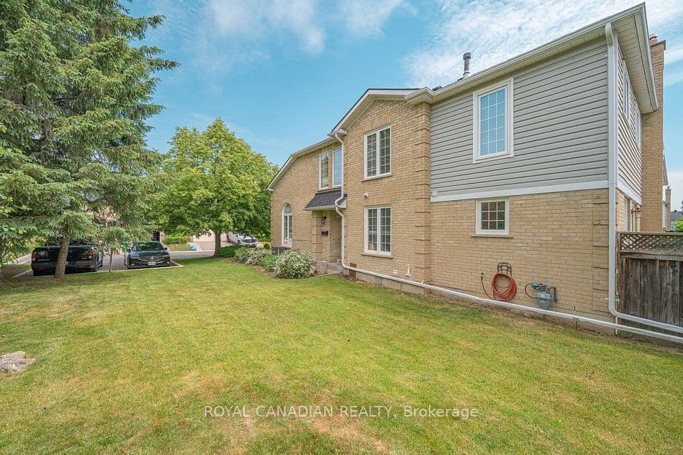 63 Heathcliffe Square, Brampton, ON L6S 5R3 – photo 3