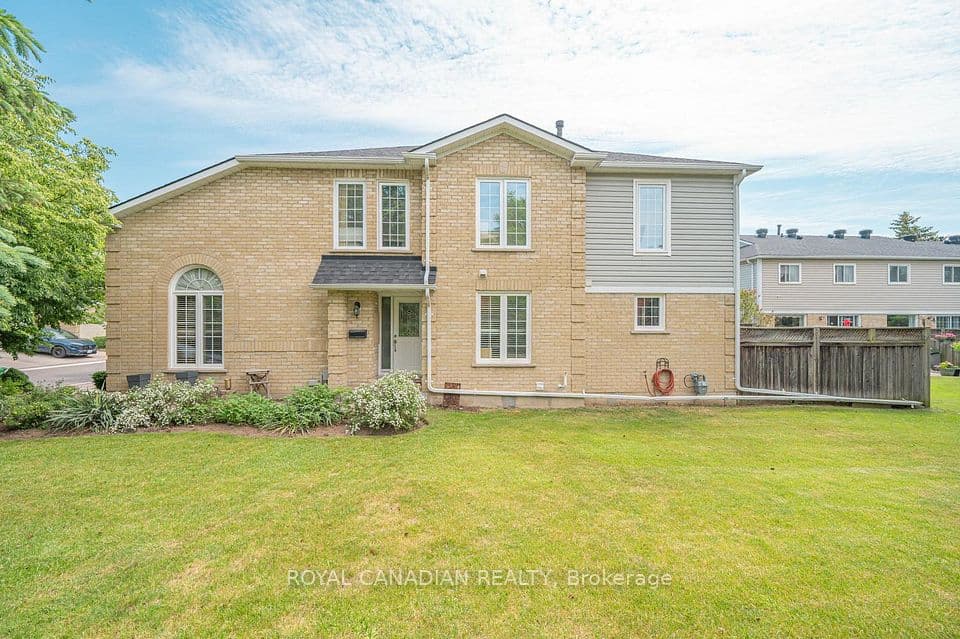 63 Heathcliffe Square, Brampton, ON L6S 5R3 – main photo