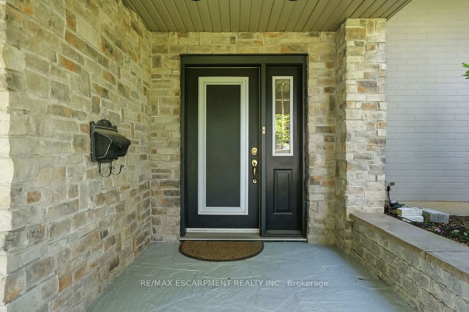 1321 Fairway Court, Burlington, ON L7P 1M5 – photo 3