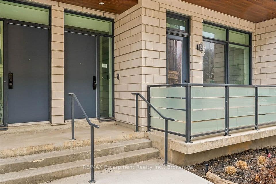 123 Maurice Drive 105, Oakville, ON L6K 2W6 – photo 2