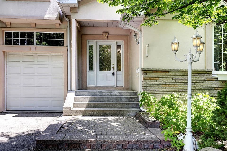 27 Shadwick Drive, Toronto, ON M9R 2V6 – photo 3