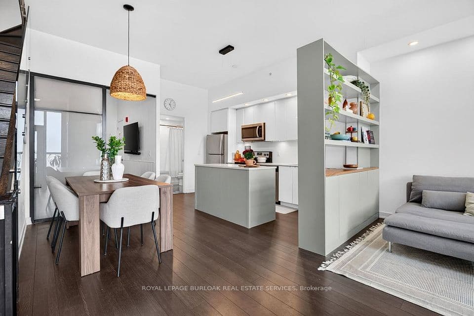 5240 Dundas Street B209, Burlington, ON L7L 0J6 – main photo