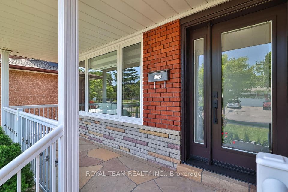 6 Crioline Road, Toronto, ON M6L 2S3 – photo 2