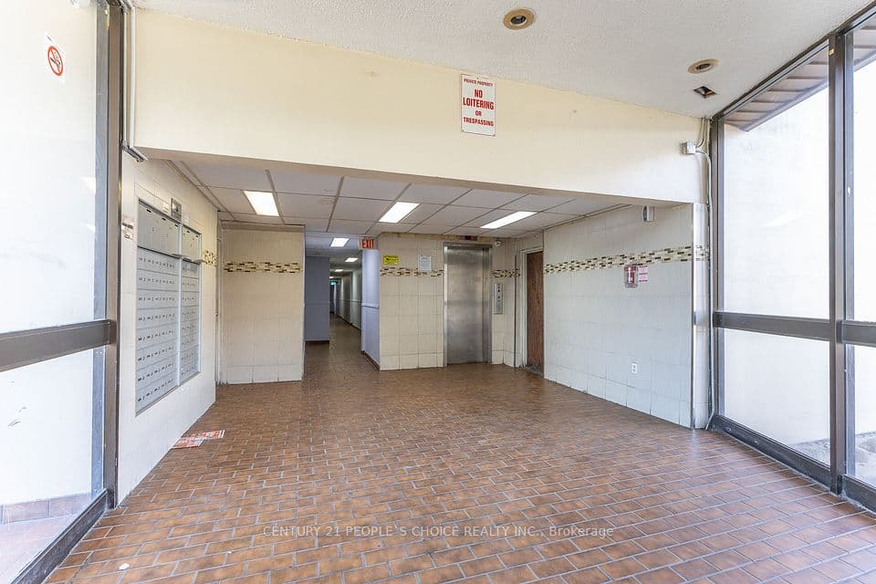 10 Eddystone Avenue N 106, Toronto, ON M3N 2T2 – photo 3