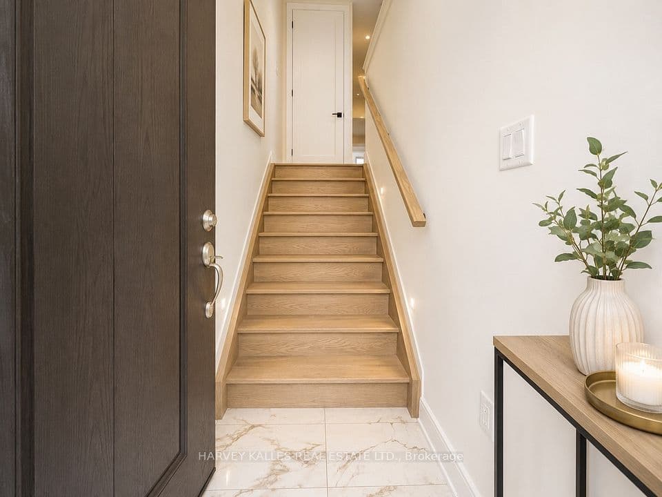 19 Innes Avenue, Toronto, ON M6E 0B2 – photo 2