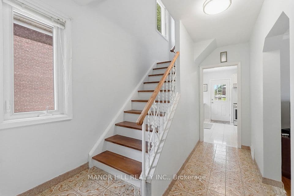 33 Robindale Avenue, Toronto, ON M8W 4A8 – photo 2