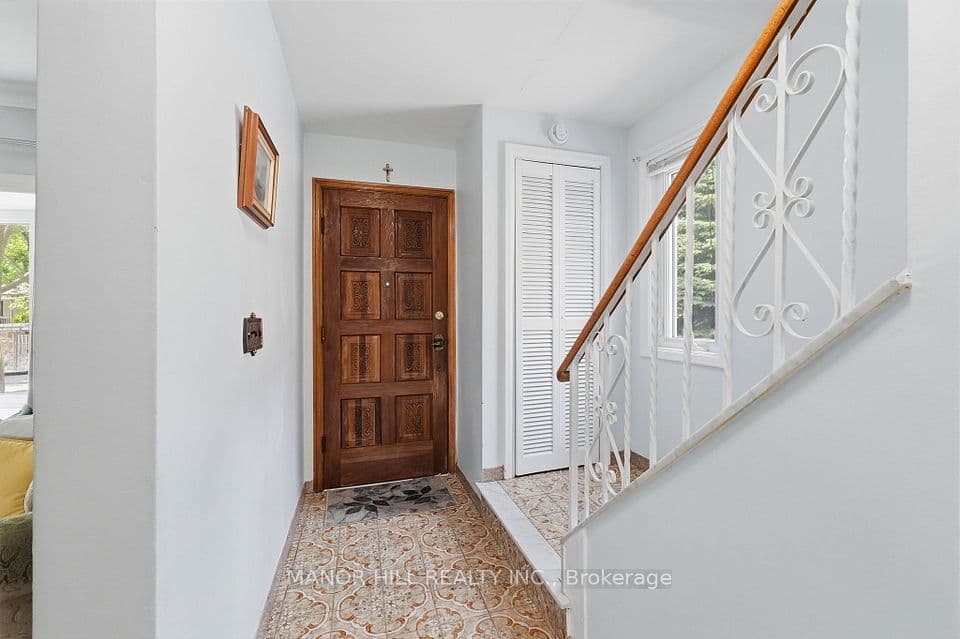 33 Robindale Avenue, Toronto, ON M8W 4A8 – photo 3