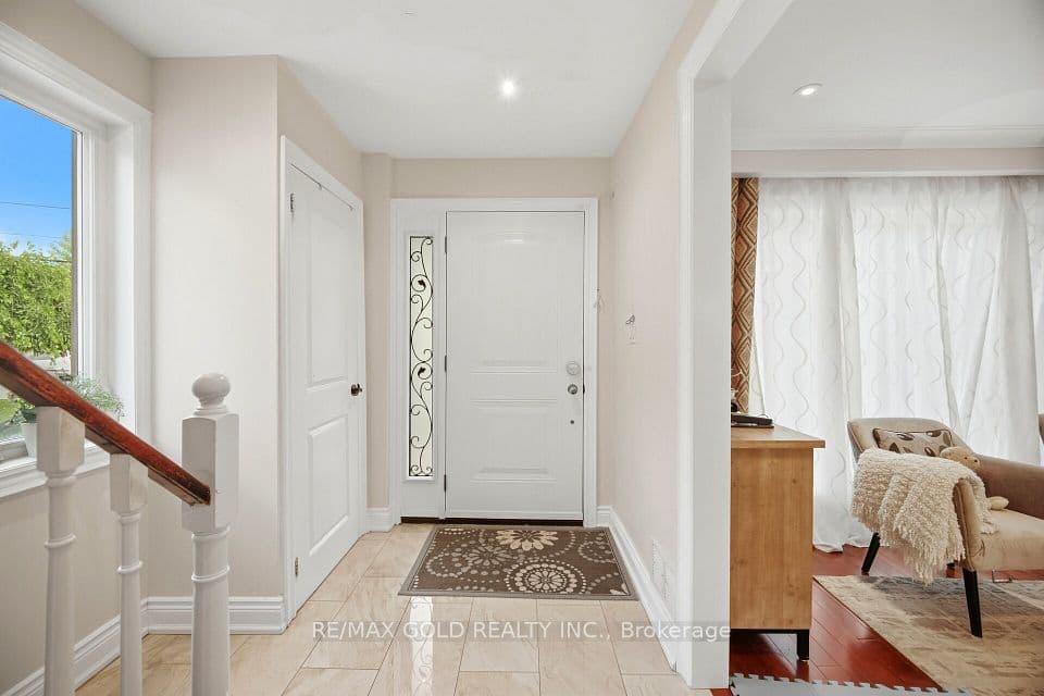 352 Maple Leaf Drive, Toronto, ON M6L 1P6 – photo 3