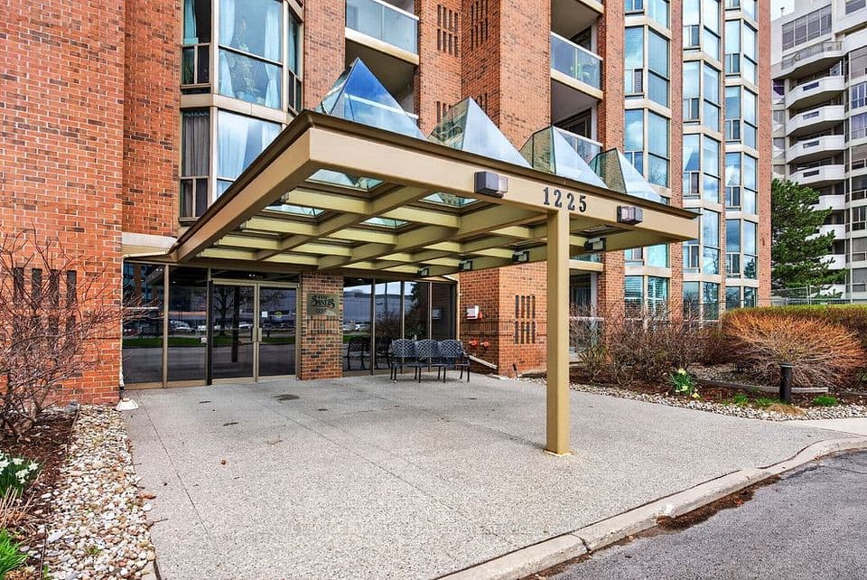 1225 North Shore Boulevard E 710, Burlington, ON L7S 1Z6 – photo 2