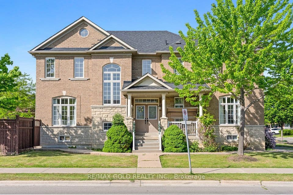 261 Mountainash Road, Brampton, ON L6R 3M3 – photo 2