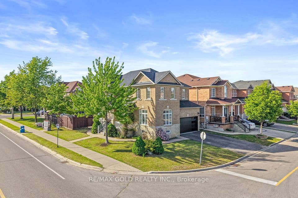 261 Mountainash Road, Brampton, ON L6R 3M3 – photo 3