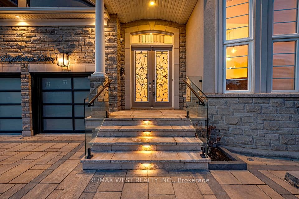 9 Interlacken Drive, Brampton, ON L6X 0Y1 – photo 2