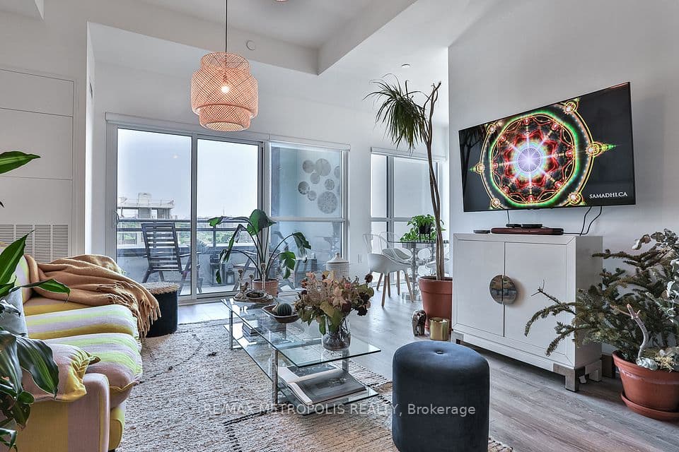 25 Neighbourhood Lane 703, Toronto, ON M8Y 0C4 – main photo