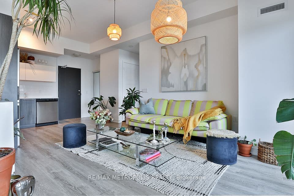 25 Neighbourhood Lane 703, Toronto, ON M8Y 0C4 – photo 3