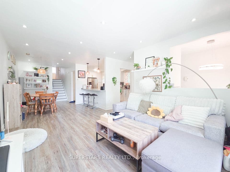 7553 Wildfern Drive, Mississauga, ON L4T 3P7 – main photo