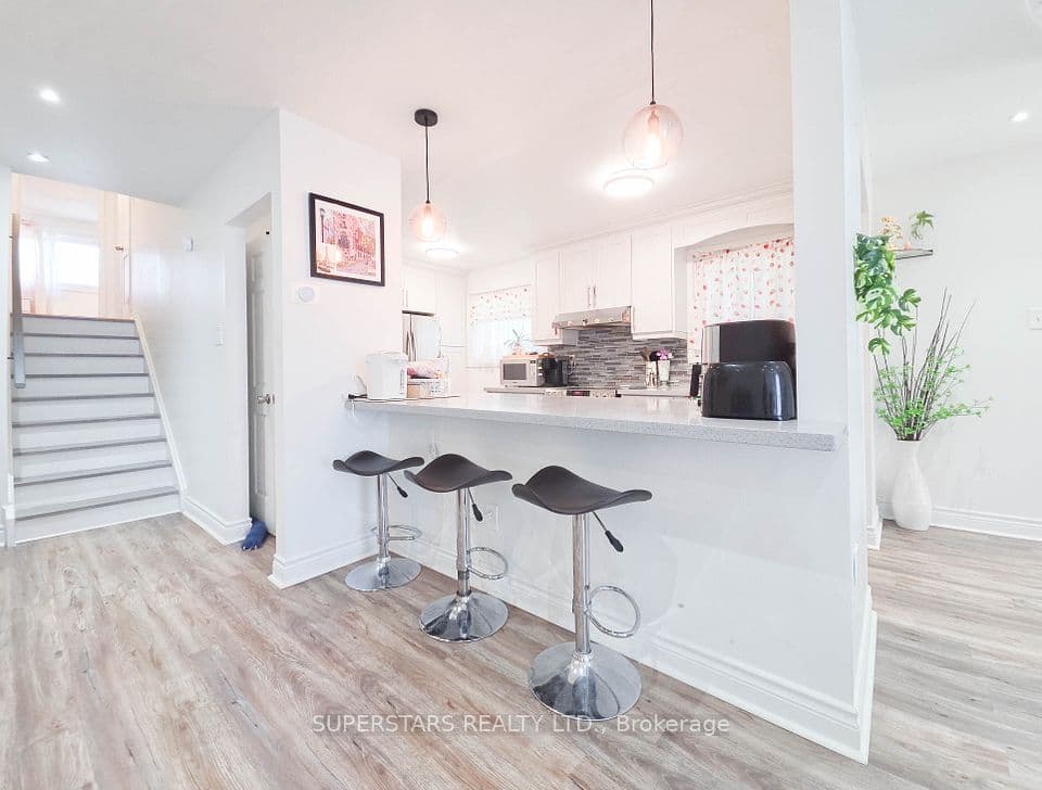 7553 Wildfern Drive, Mississauga, ON L4T 3P7 – photo 3
