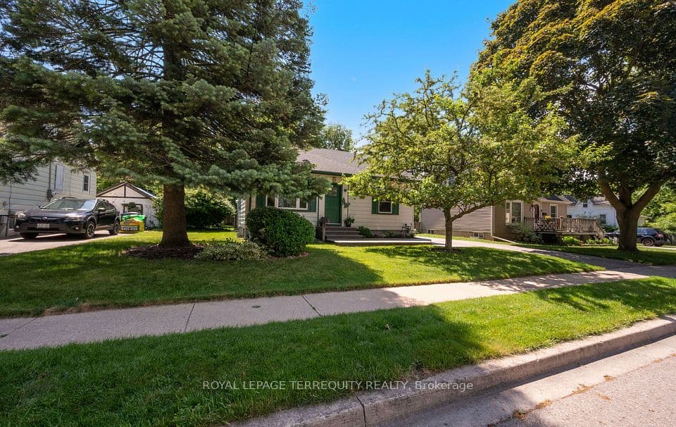 33 Rogers Road, Brampton, ON L6X 1L7 – main photo