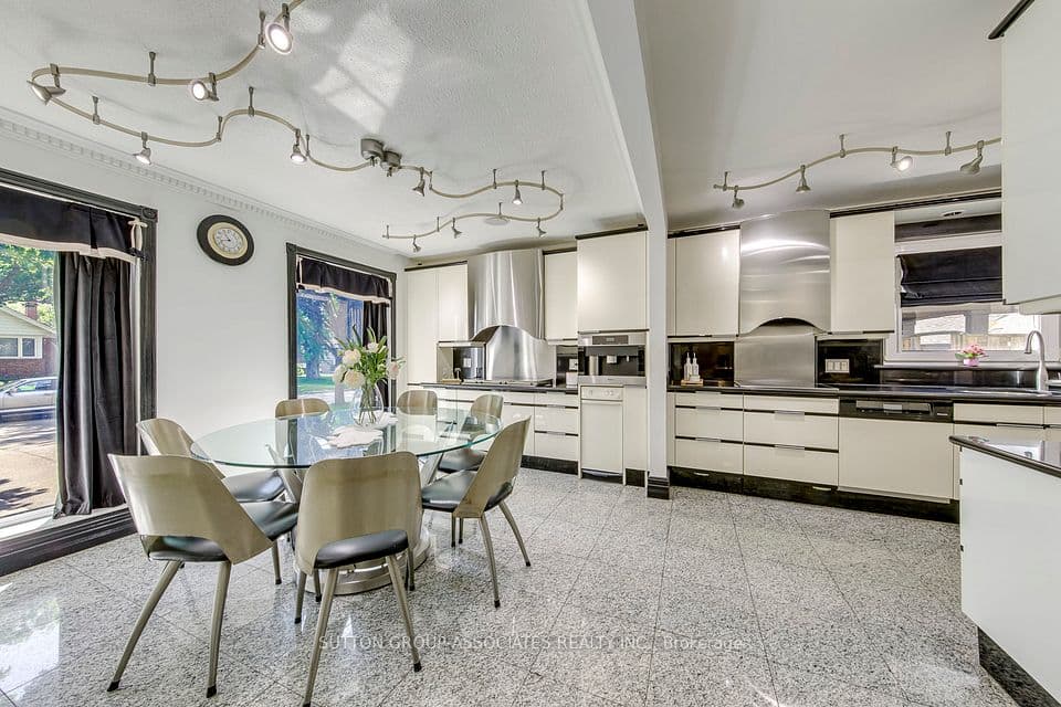 18 Martin Grove Road, Toronto, ON M9B 4J9 – photo 3