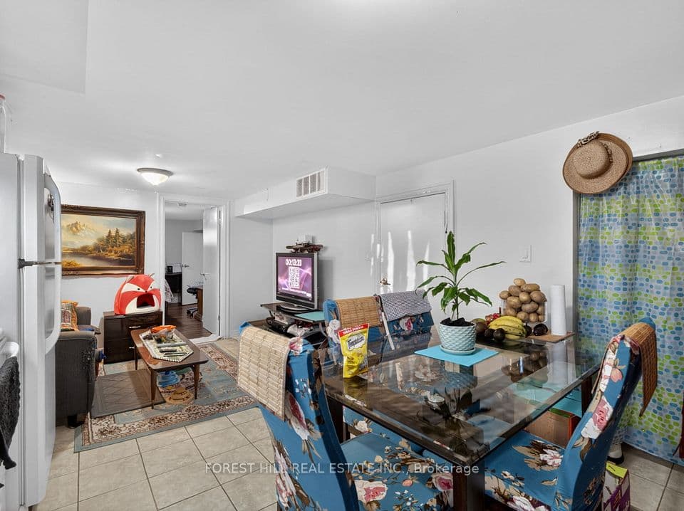 114 Regent Road, Toronto, ON M3K 1H4 – photo 3