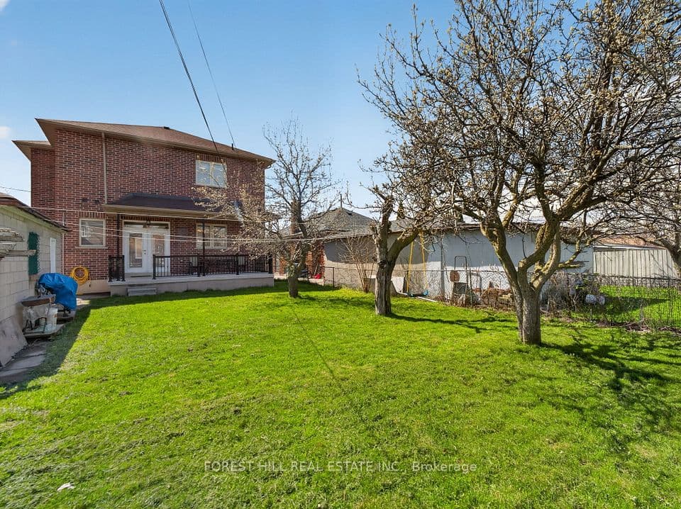 114 Regent Road, Toronto, ON M3K 1H4 – photo 2