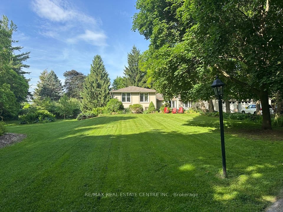 5590 Blind Line, Burlington, ON L7P 0B2 – main photo