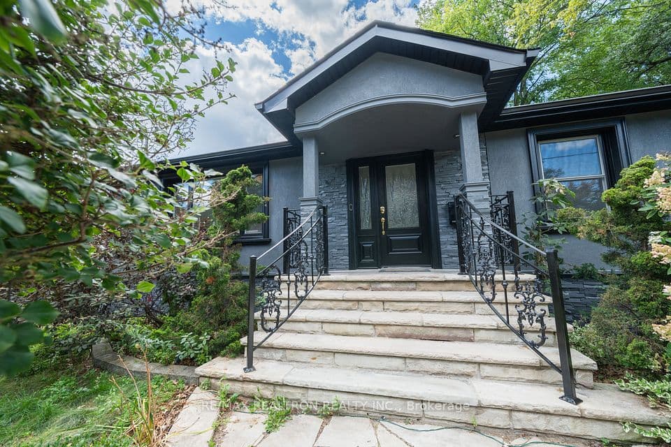 1480 Kenmuir Avenue, Mississauga, ON L5G 4B5 – photo 3