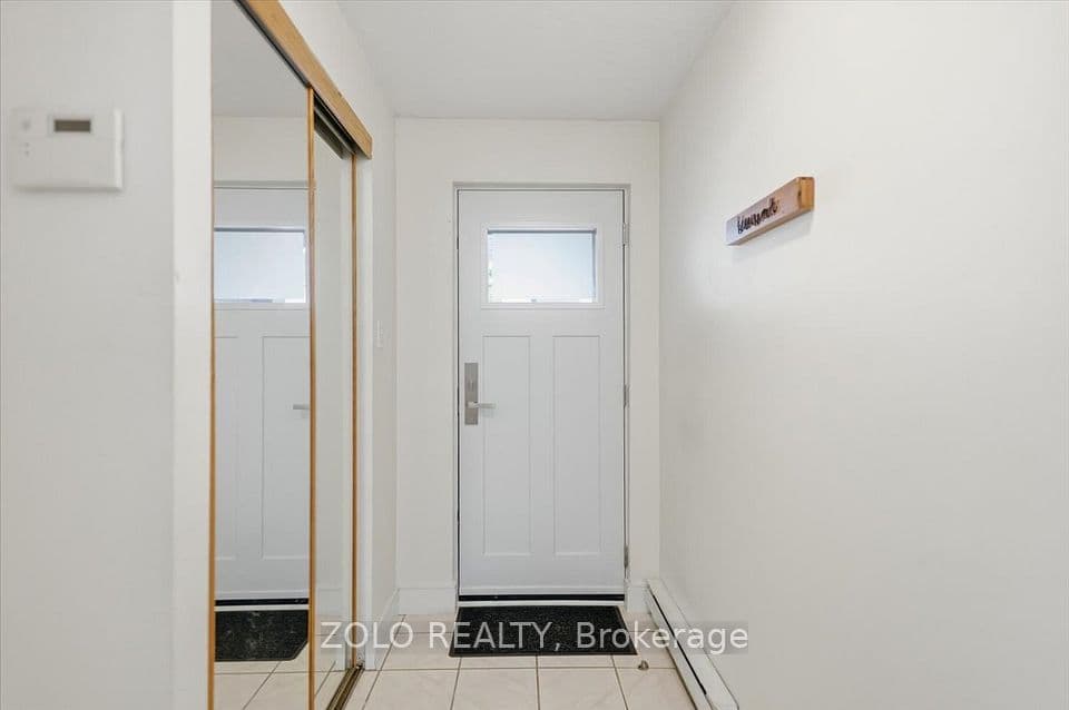 98 Darras Court, Brampton, ON L6T 1W7 – photo 2