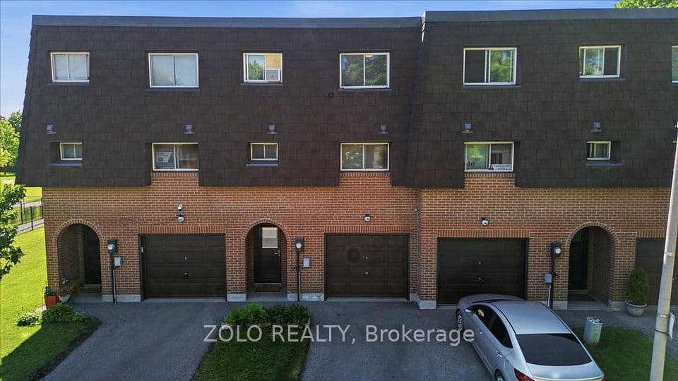 98 Darras Court, Brampton, ON L6T 1W7 – main photo
