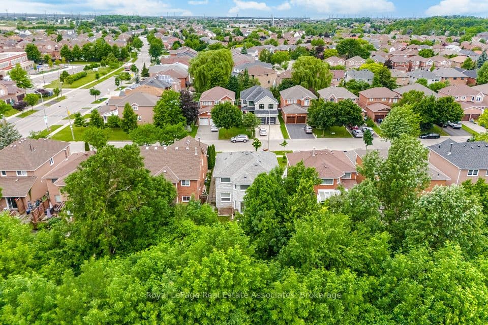 6343 Alderwood Trail, Mississauga, ON L5N 6X1 – photo 2