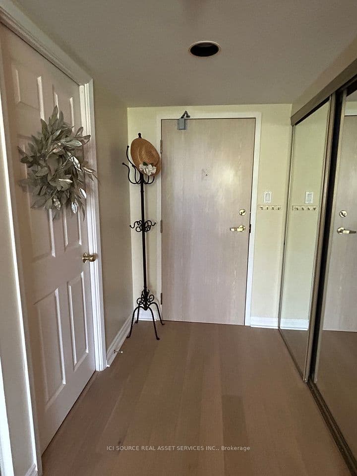 1271 Walden Circle 206, Mississauga, ON L5J 4R4 – photo 2
