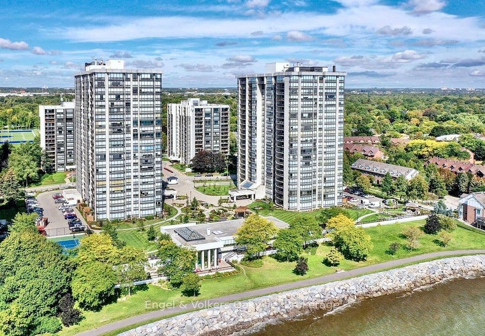 2180 Marine Drive 205, Oakville, ON L6L 5V2 – main photo