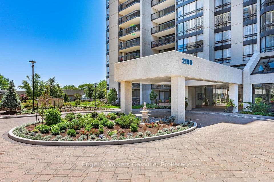 2180 Marine Drive 205, Oakville, ON L6L 5V2 – photo 3