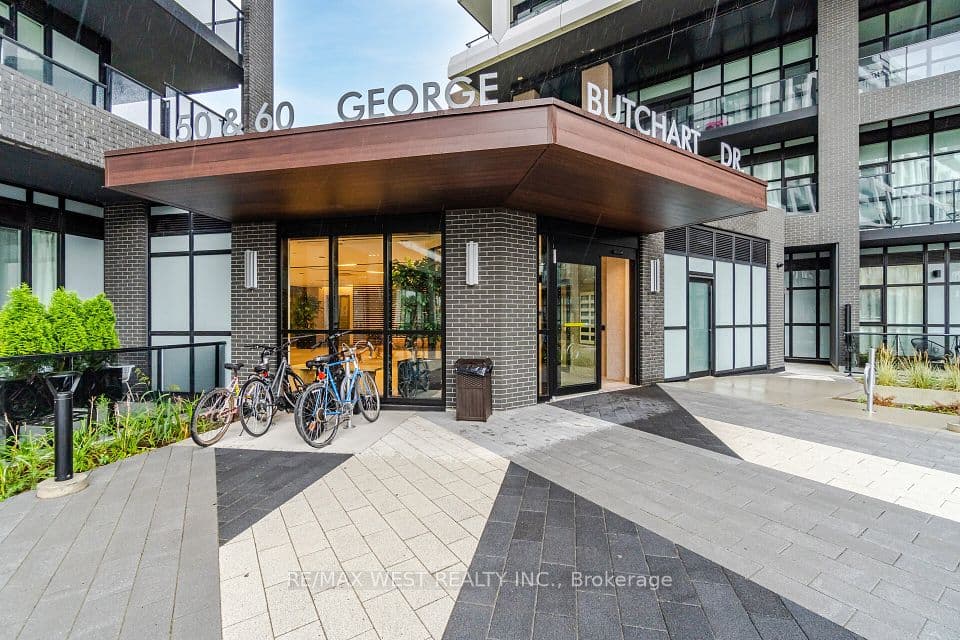 60 George Butchart Drive 218, Toronto, ON M3K 0E1 – main photo