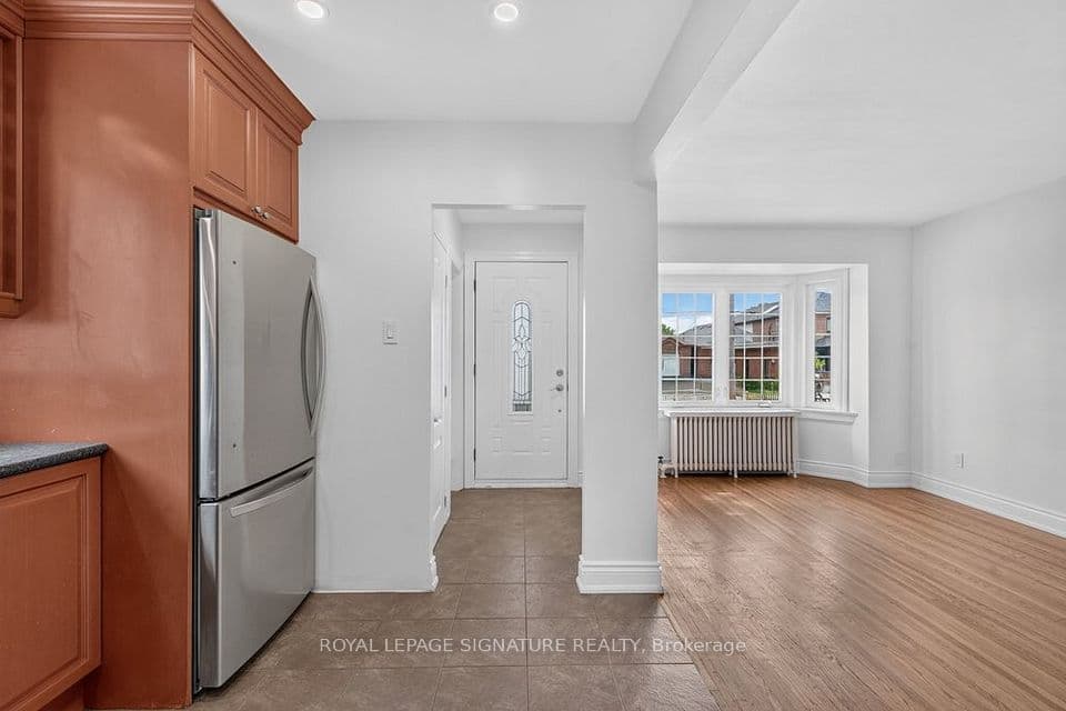 57 Miranda Avenue, Toronto, ON M6E 4G3 – photo 3