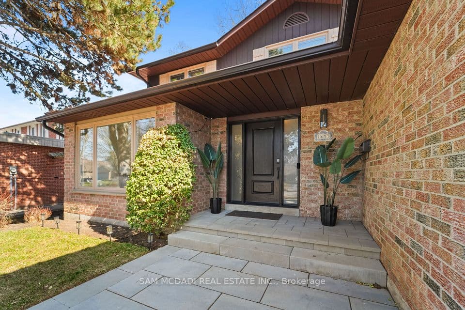 1653 Sherwood Forrest Circle, Mississauga, ON L5K 2G8 – photo 2