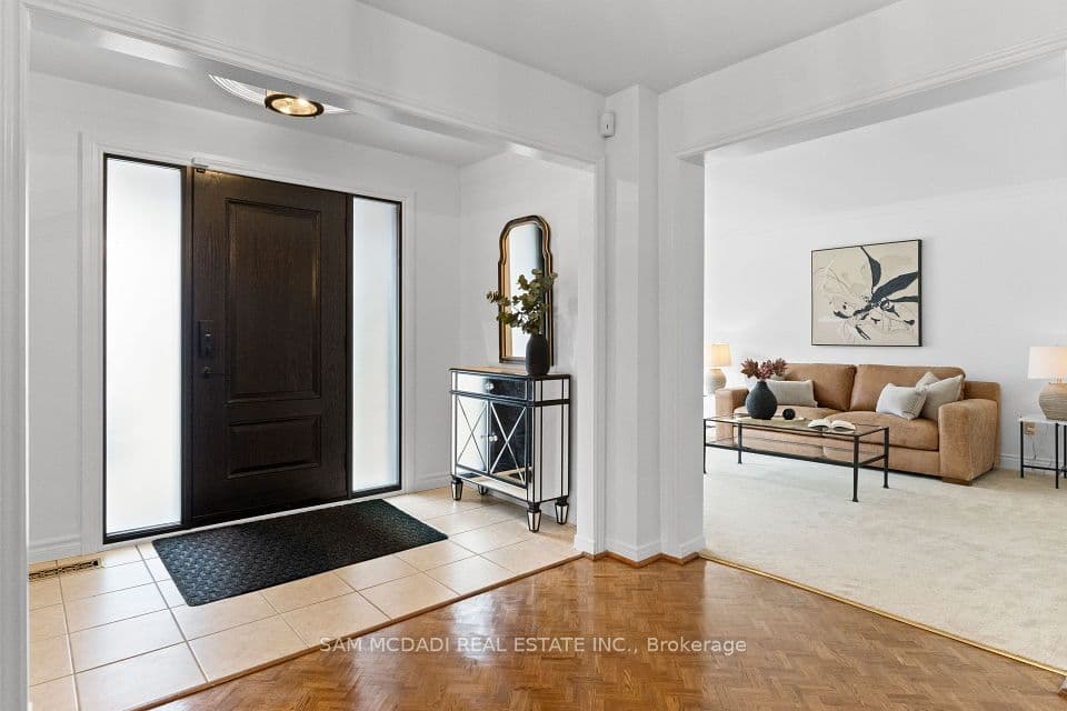 1653 Sherwood Forrest Circle, Mississauga, ON L5K 2G8 – photo 3