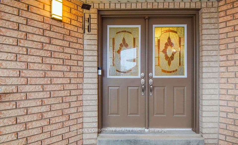 96 Mosley Crescent, Brampton, ON L6Y 5C9 – photo 2