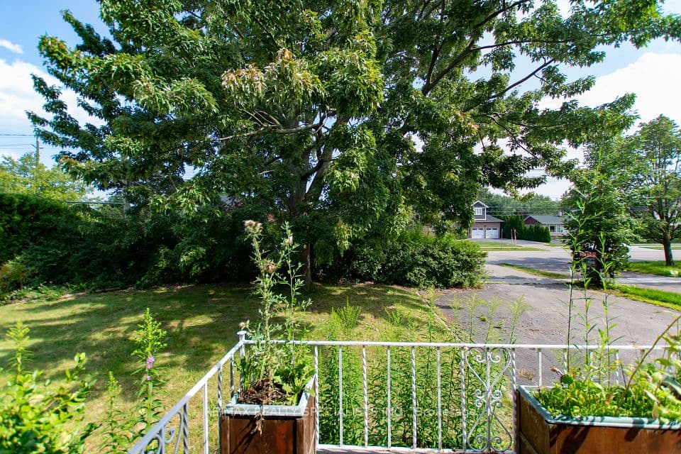 1319 Rebecca Street, Oakville, ON L6L 1Z3 – photo 3