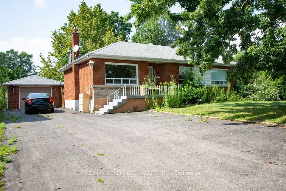 1319 Rebecca Street, Oakville, ON L6L 1Z3 – main photo