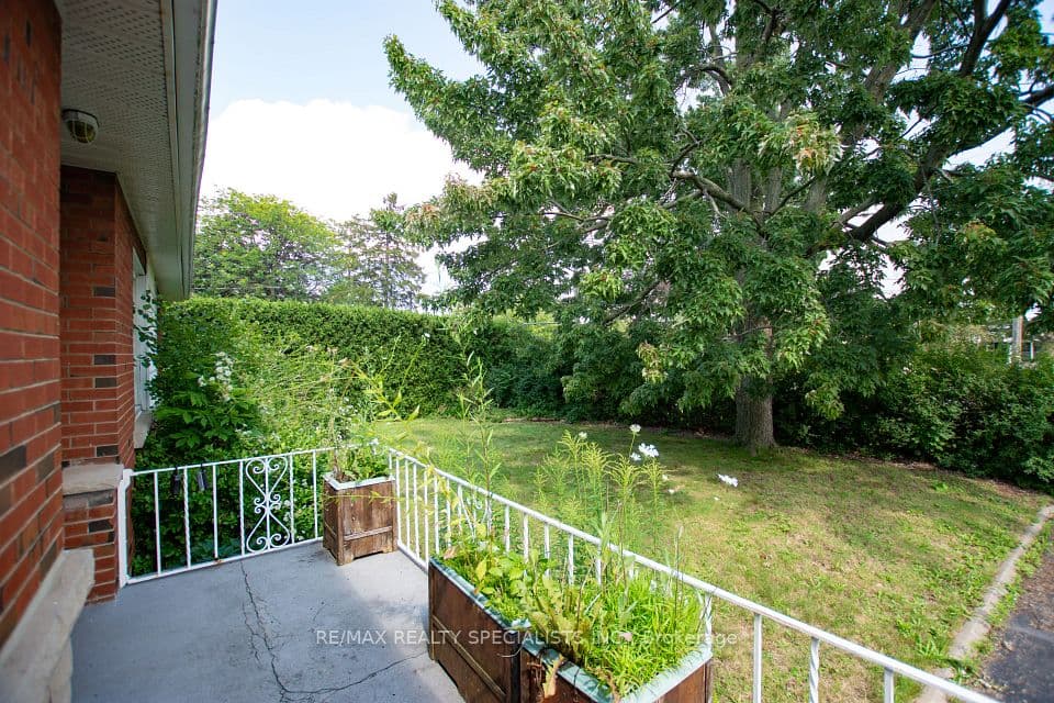 1319 Rebecca Street, Oakville, ON L6L 1Z3 – photo 2