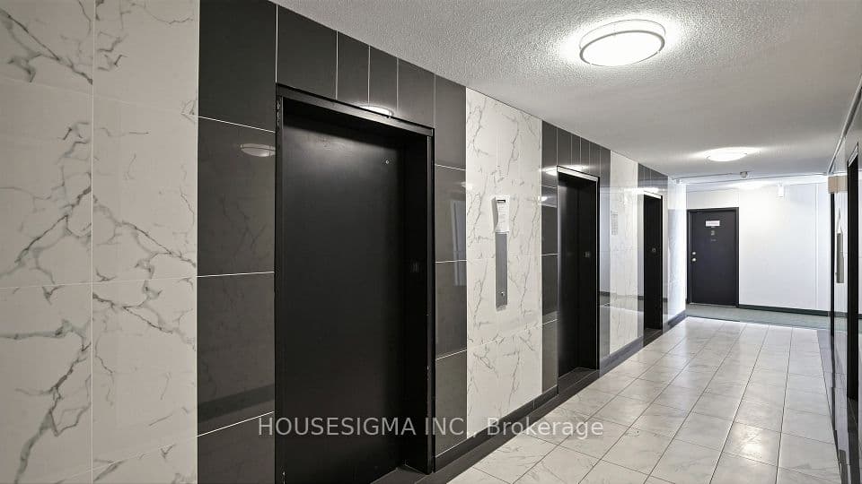 340 Dixon Road 1811, Toronto, ON M9R 1T1 – photo 3