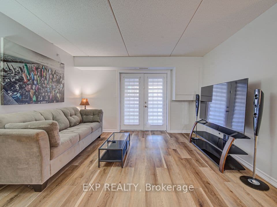 1490 Bishops Gate 106, Oakville, ON L6M 4N3 – main photo