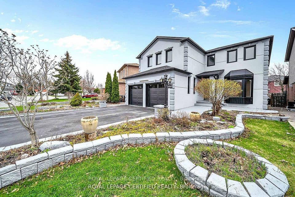 6062 Prairie Circle, Mississauga, ON L5N 5C5 – main photo
