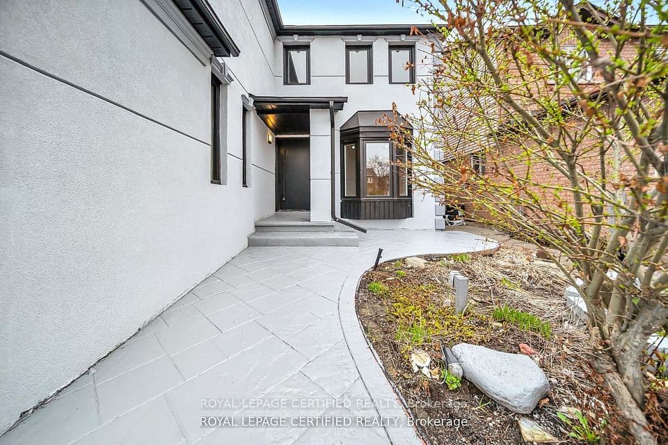 6062 Prairie Circle, Mississauga, ON L5N 5C5 – photo 2
