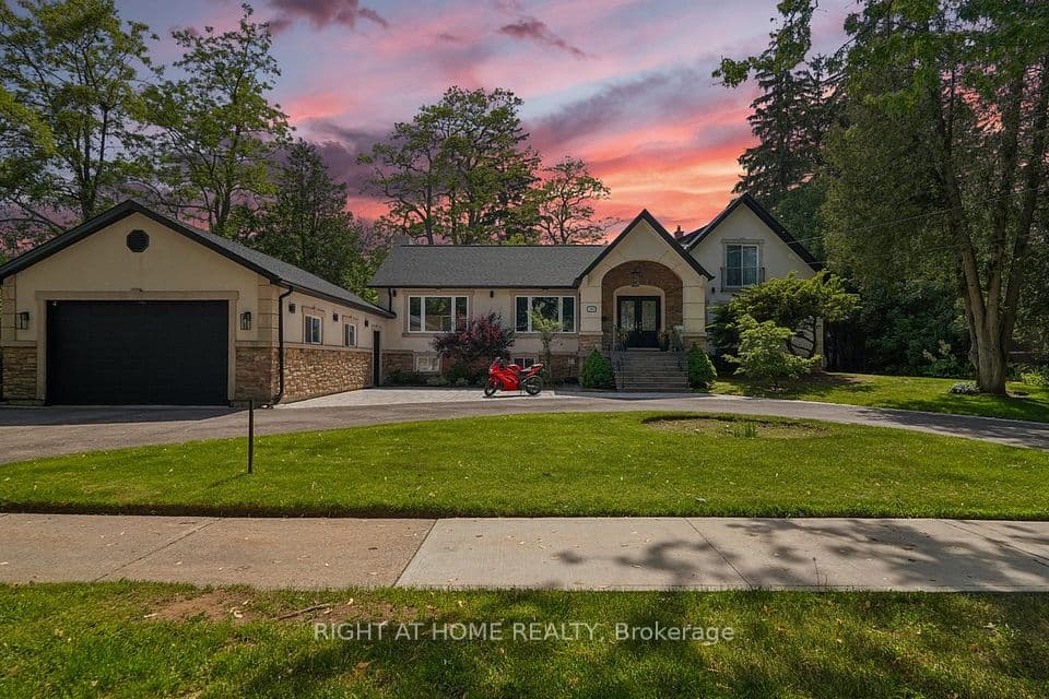 2090 Stonehouse Crescent, Mississauga, ON L5H 3J1 – photo 2